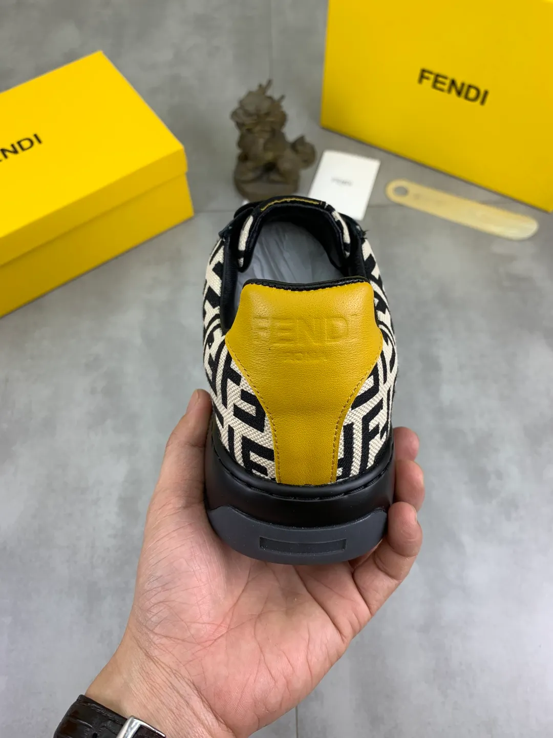 ​Men's shoes 💰P440 💰【New】Little monster 🆘 New FENDI 🕶️🕶️Simple routing effect, showing an elegant and cool driving shoe 🎬Using imported calfskin + first-layer pigskin lining🐂Excellent material🎬Detailed workmanship 🤗Comfortable foot feel➰➰. ​Pair it with any outfit to show your taste and temperament, low-key luxury ♻️Design ​simple and elegant ​noble and fashionable 🍃​Very loved and favored by trendy men 💓❤️size: 38-44 4️⃣colors available